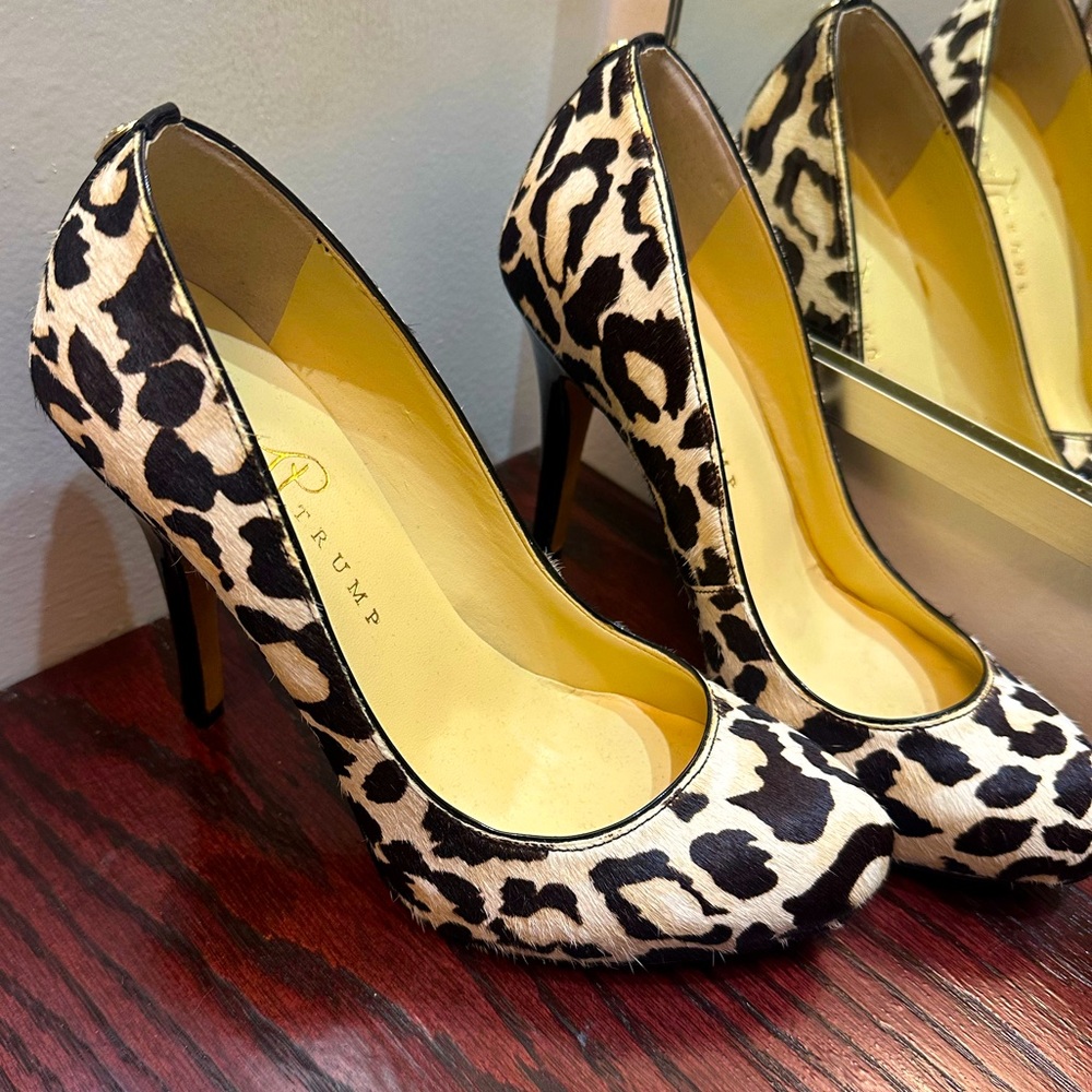 Ivanka Trump Animal Print 4 in Pump size 6M